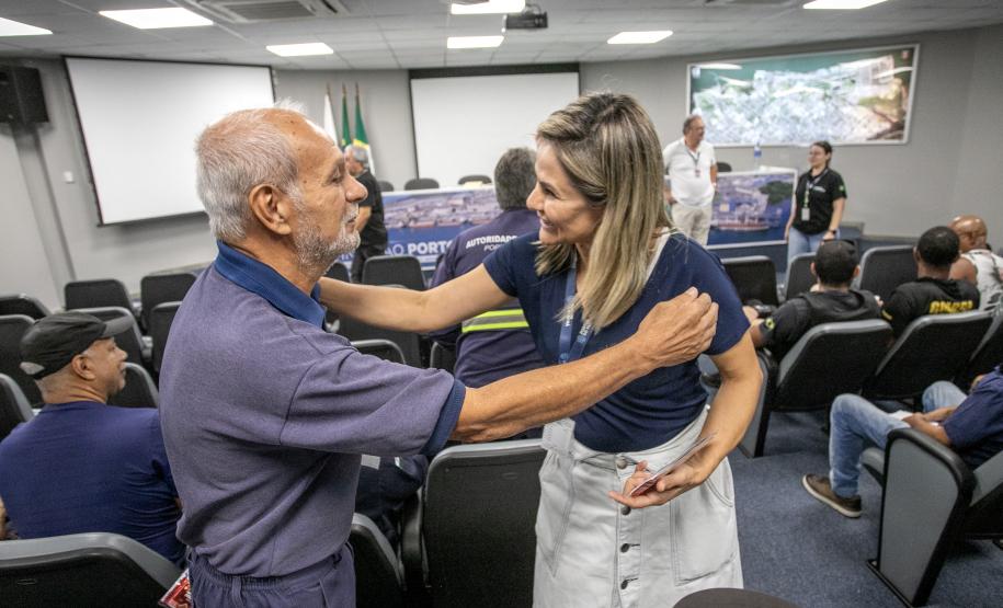 Desligamento de 28 portuários pelo PDI da Portos do Paraná é marcado pela emoção