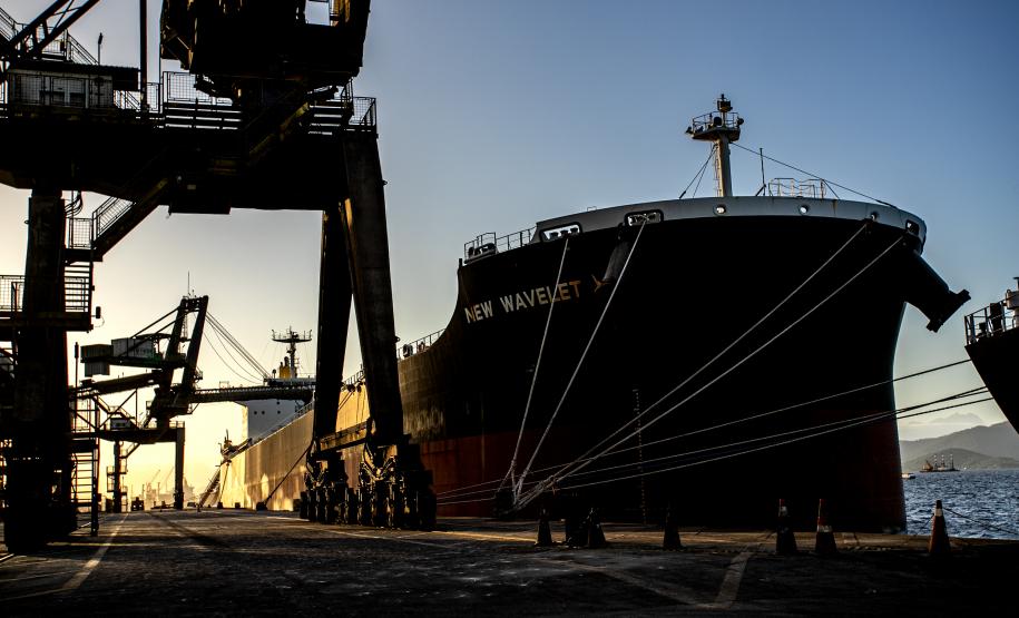 Portos paranaenses registram recorde de movimentação em fevereiro