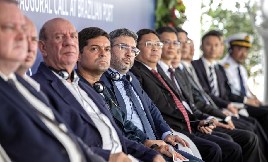 Com atracação de porta-contêiner chinês, Paranaguá estreia nova rota marítima