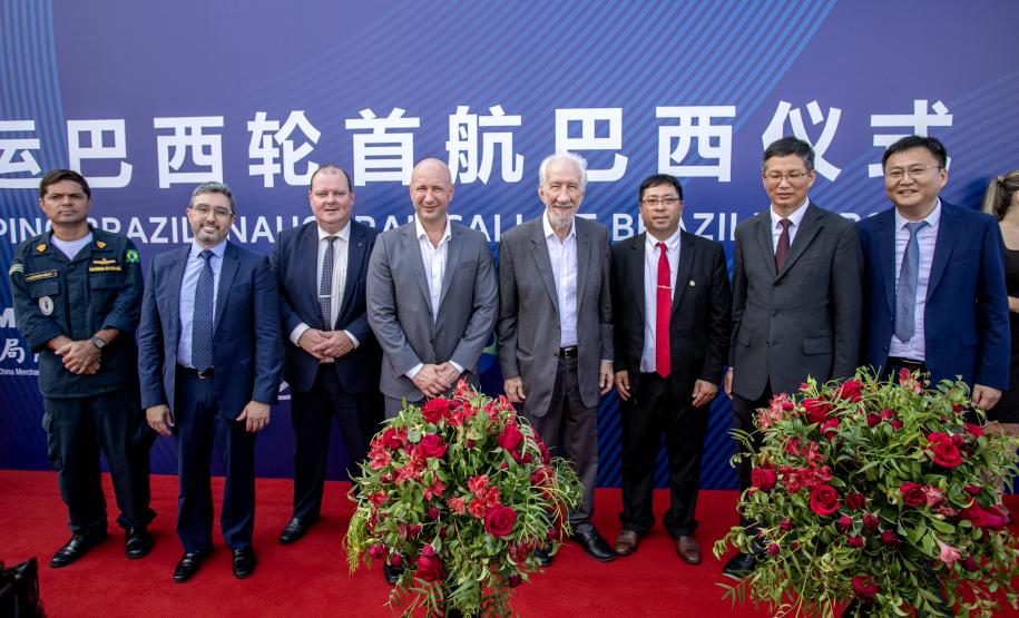 Com atracação de porta-contêiner chinês, Paranaguá estreia nova rota marítima