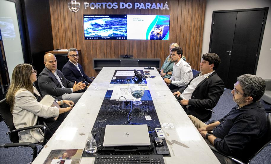 Estados Unidos e Paraná estreitam diálogo durante visita ao Porto de Paranaguá