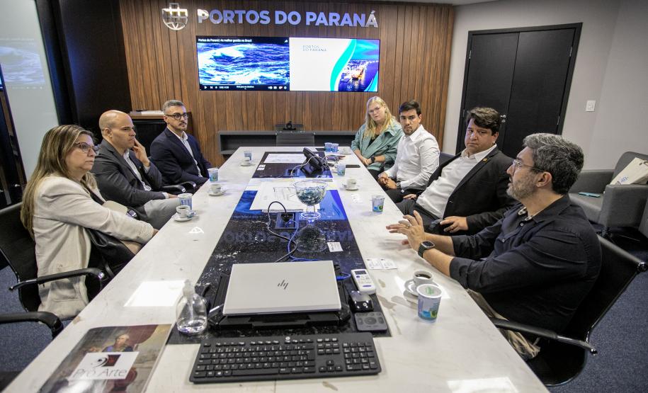 Estados Unidos e Paraná estreitam diálogo durante visita ao Porto de Paranaguá