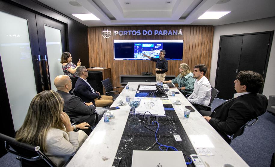 Estados Unidos e Paraná estreitam diálogo durante visita ao Porto de Paranaguá