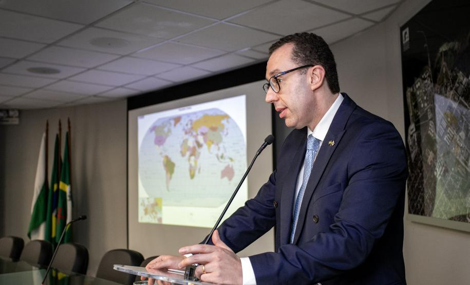 Portos do Paraná promove palestra com diplomata do Ministério das Relações Exteriores