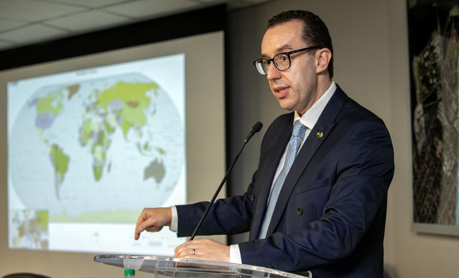 Portos do Paraná promove palestra com diplomata do Ministério das Relações Exteriores