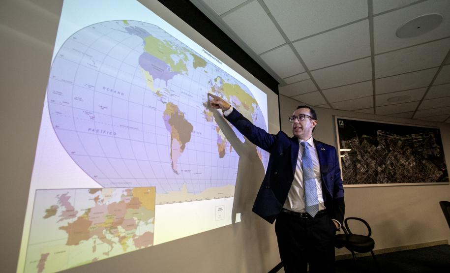 Portos do Paraná promove palestra com diplomata do Ministério das Relações Exteriores