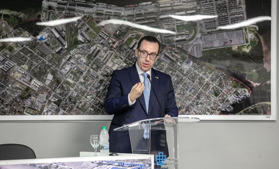 Portos do Paraná promove palestra com diplomata do Ministério das Relações Exteriores
