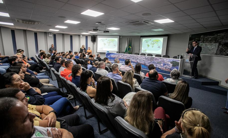 Portos do Paraná promove palestra com diplomata do Ministério das Relações Exteriores