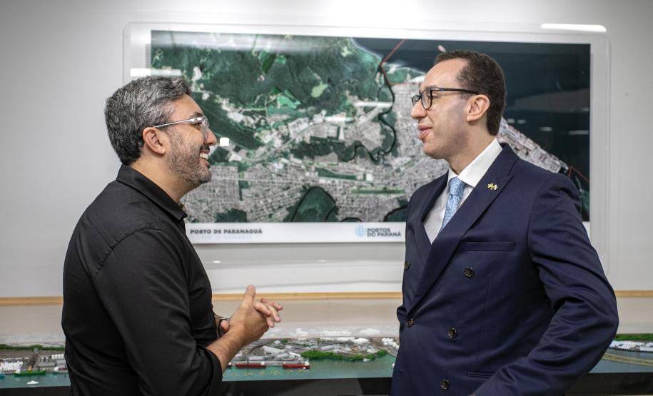 Portos do Paraná promove palestra com diplomata do Ministério das Relações Exteriores