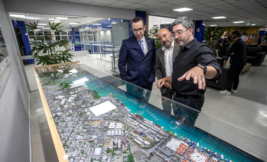 Portos do Paraná promove palestra com diplomata do Ministério das Relações Exteriores
