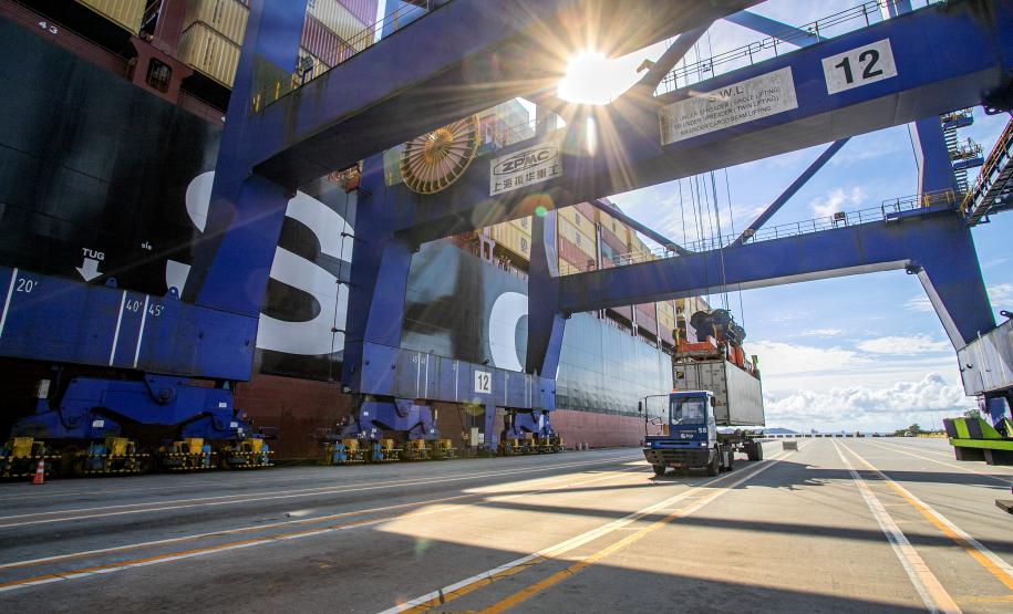 Porto de Paranaguá recebe maior navio da história do Paraná em capacidade