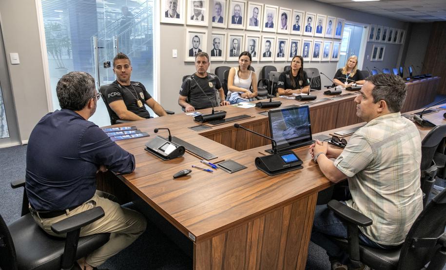 Delegacia de Proteção ao Meio Ambiente visita o Porto de Paranaguá