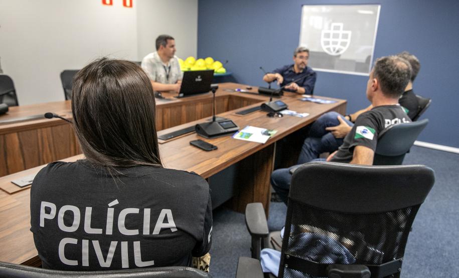 Delegacia de Proteção ao Meio Ambiente visita o Porto de Paranaguá