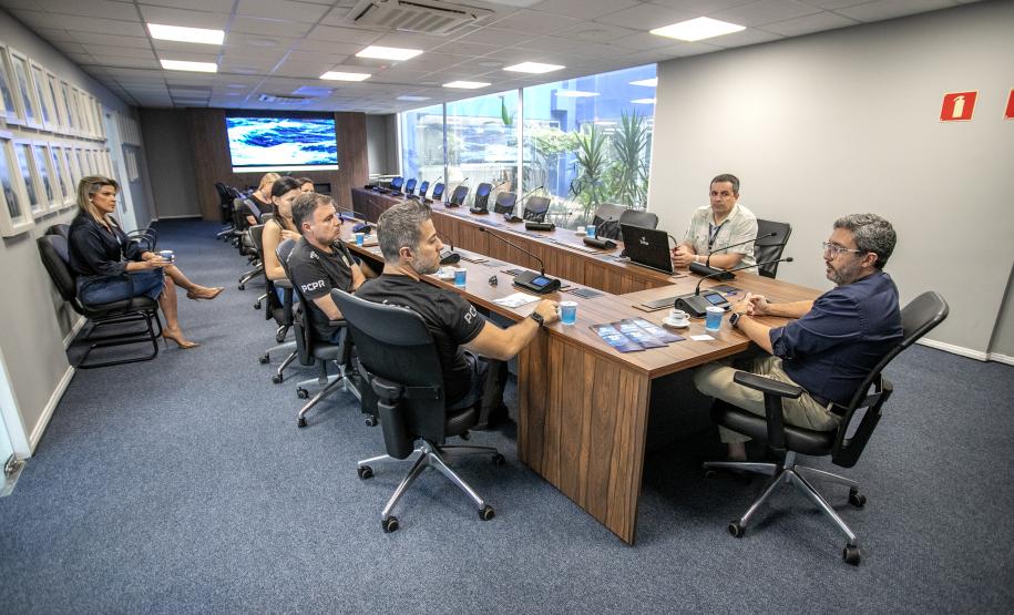 Delegacia de Proteção ao Meio Ambiente visita o Porto de Paranaguá