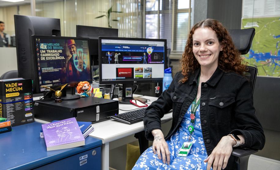 Estagiária da Portos do Paraná estreia como escritora e lança primeiro romance