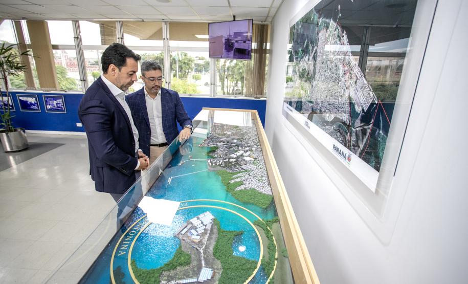 Portos do Paraná e de Santos assinam carta de intenções