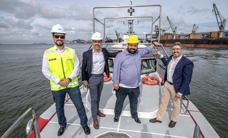 Portos do Paraná e de Santos assinam carta de intenções