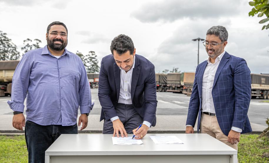 Portos do Paraná e de Santos assinam carta de intenções