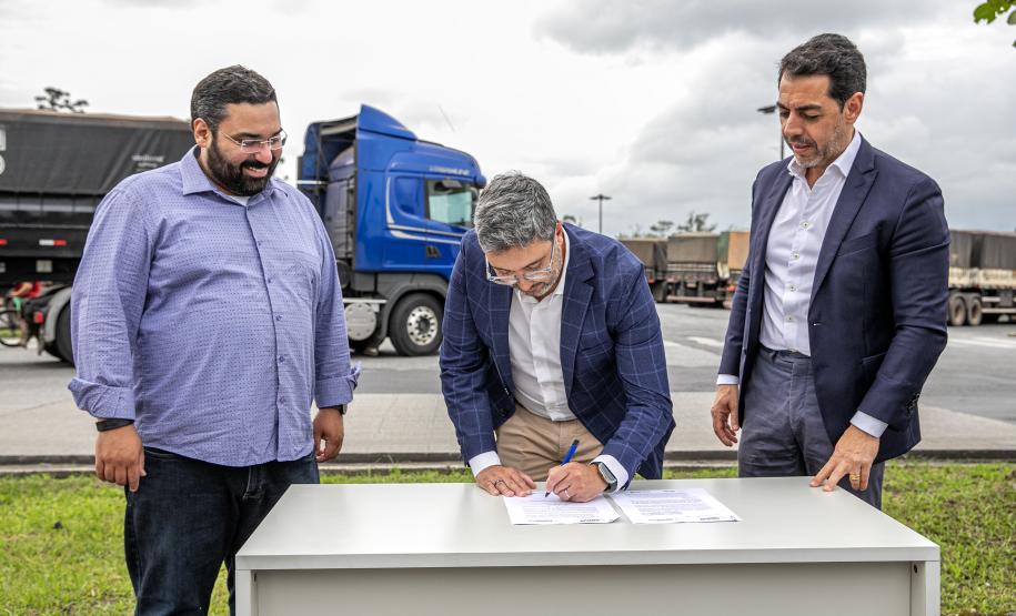 Portos do Paraná e de Santos assinam carta de intenções