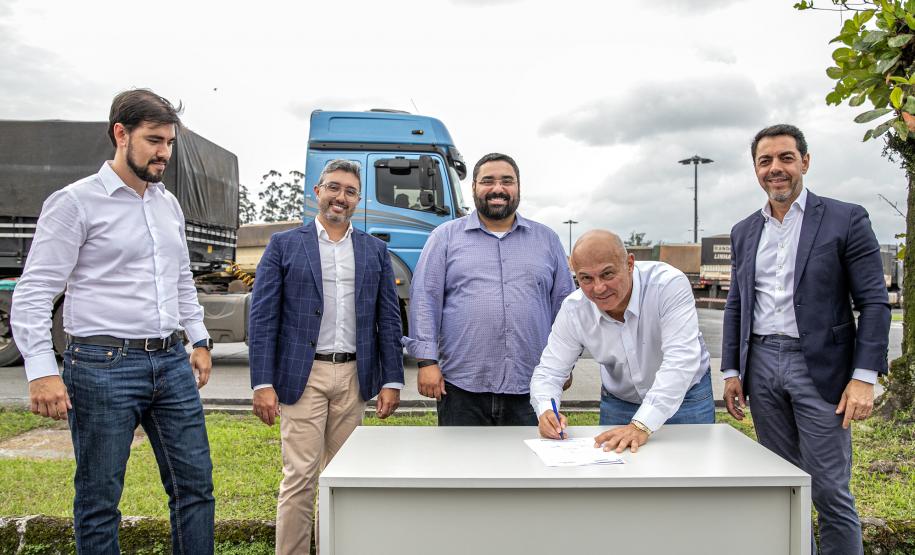 Portos do Paraná e de Santos assinam carta de intenções