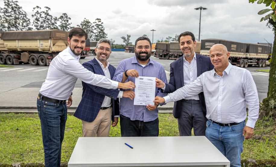Portos do Paraná e de Santos assinam carta de intenções