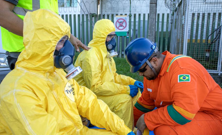 Simulado de atendimento a emergência química é realizado no Porto de Paranaguá