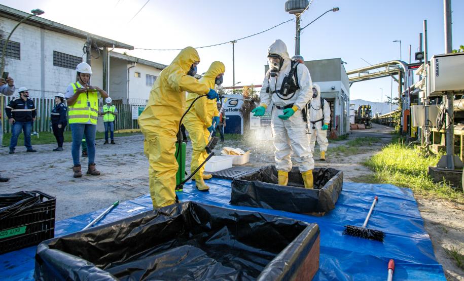 Simulado de atendimento a emergência química é realizado no Porto de Paranaguá