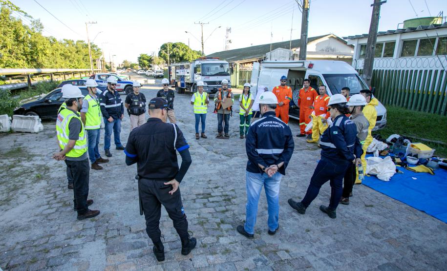 Simulado de atendimento a emergência química é realizado no Porto de Paranaguá