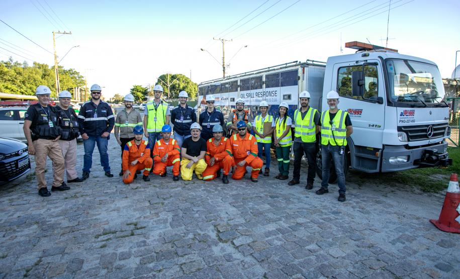 Simulado de atendimento a emergência química é realizado no Porto de Paranaguá