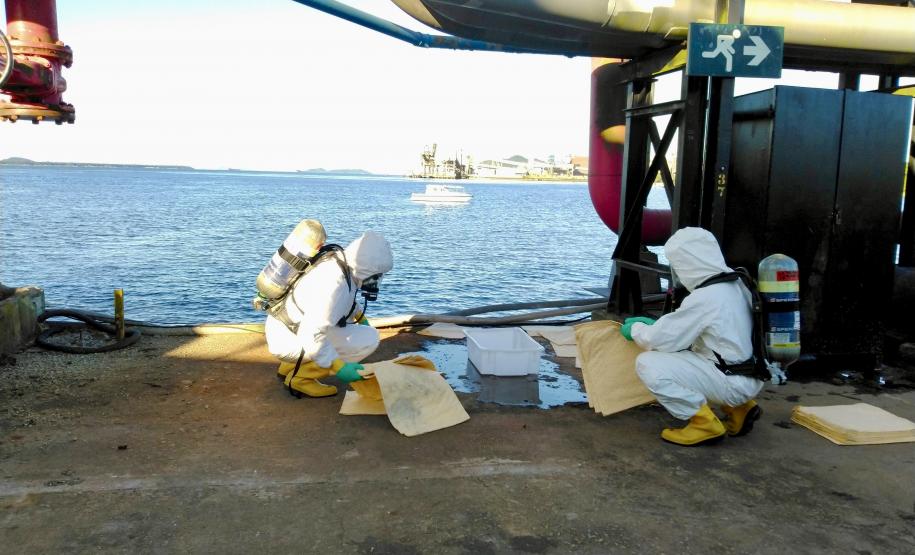 Simulado de atendimento a emergência química é realizado no Porto de Paranaguá