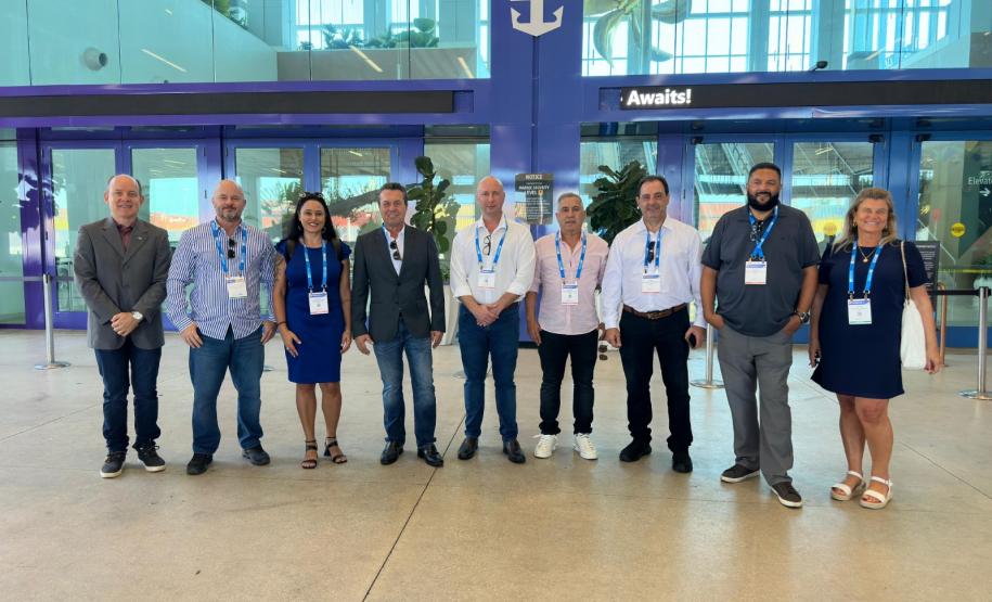 Comitiva paranaense faz a rota dos passageiros para embarque no navio da Royal Caribean, em Miami