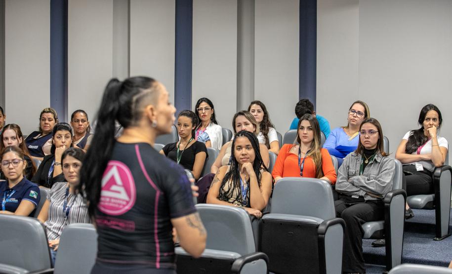 Aulão traz noção de defesa pessoal para mulheres da Portos do Paraná