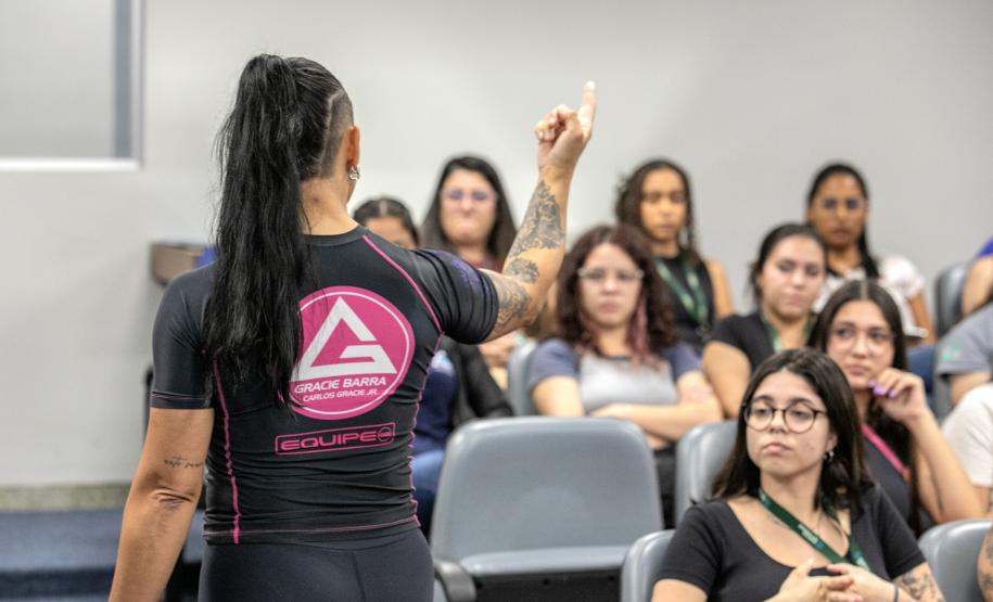 Aulão traz noção de defesa pessoal para mulheres da Portos do Paraná