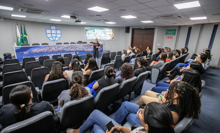 Aulão traz noção de defesa pessoal para mulheres da Portos do Paraná