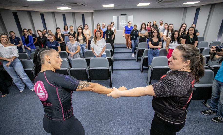 Aulão traz noção de defesa pessoal para mulheres da Portos do Paraná