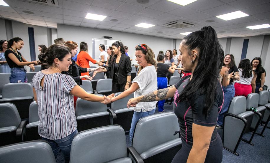 Aulão traz noção de defesa pessoal para mulheres da Portos do Paraná