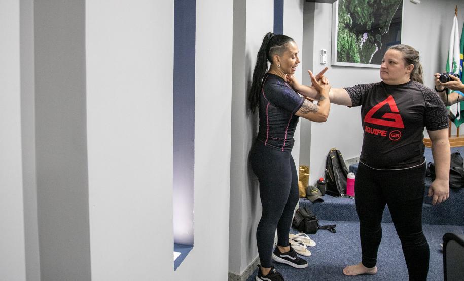Aulão traz noção de defesa pessoal para mulheres da Portos do Paraná