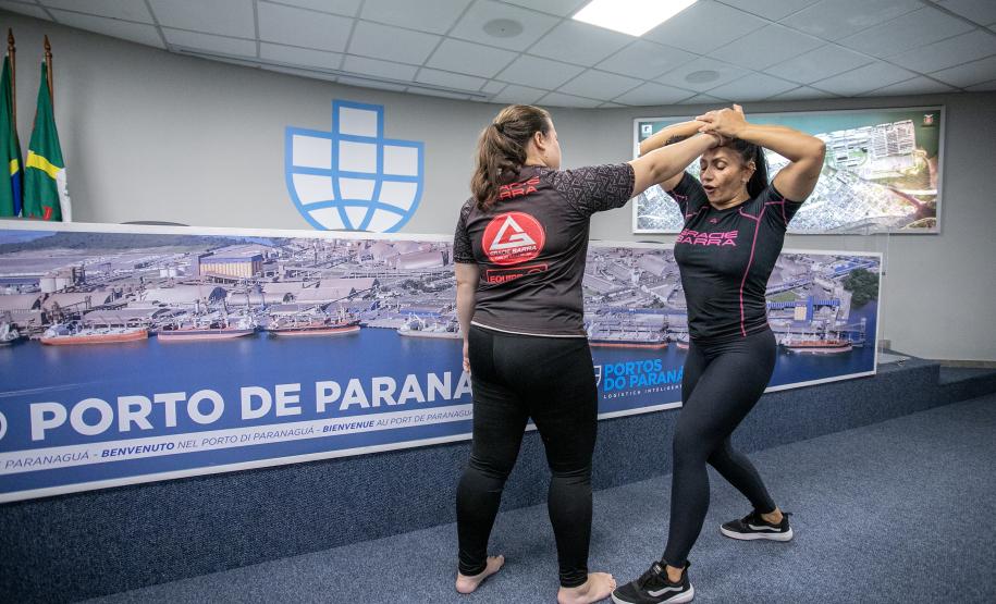 Aulão traz noção de defesa pessoal para mulheres da Portos do Paraná
