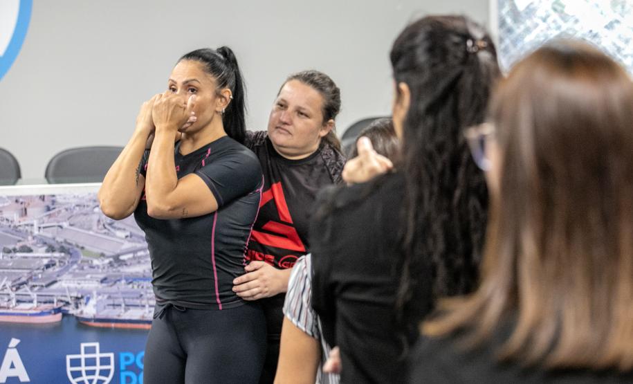 Aulão traz noção de defesa pessoal para mulheres da Portos do Paraná