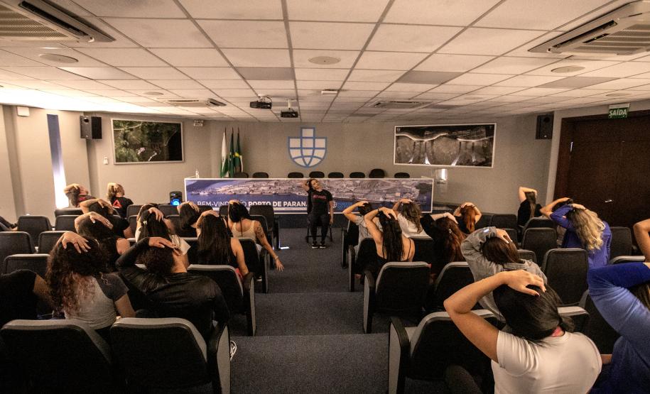 Aulão traz noção de defesa pessoal para mulheres da Portos do Paraná