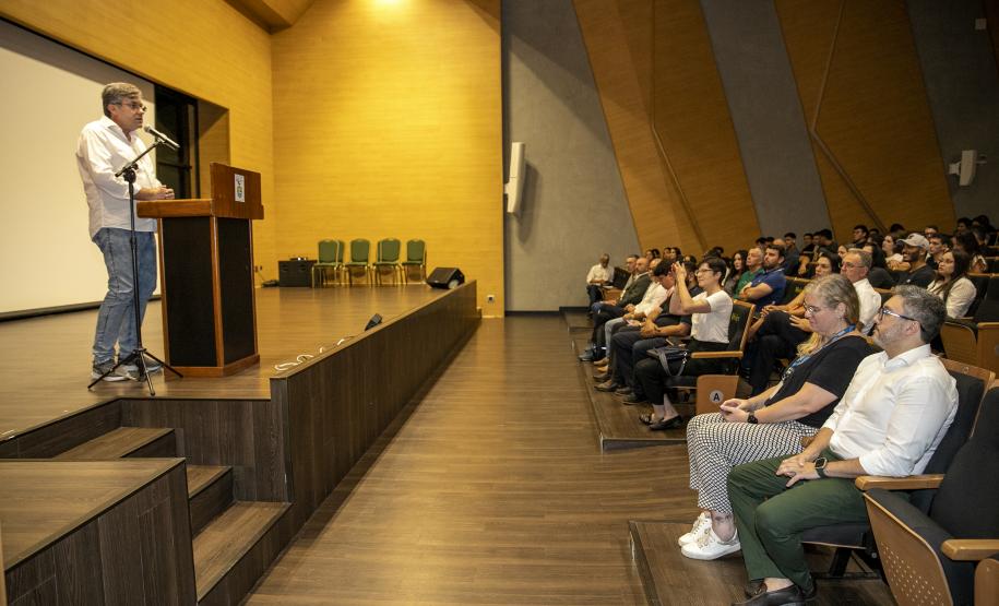 Portos do Paraná arrecada 300 quilos de alimentos em palestra na Isulpar