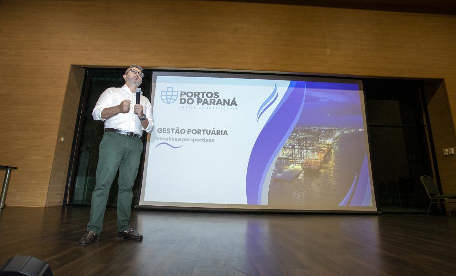 Portos do Paraná arrecada 300 quilos de alimentos em palestra na Isulpar