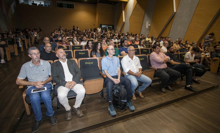 Portos do Paraná arrecada 300 quilos de alimentos em palestra na Isulpar