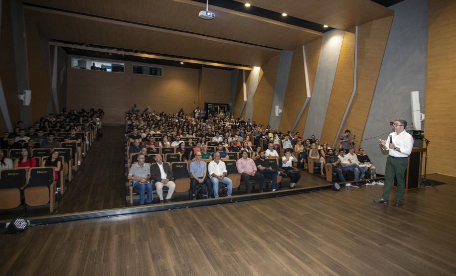 Portos do Paraná arrecada 300 quilos de alimentos em palestra na Isulpar