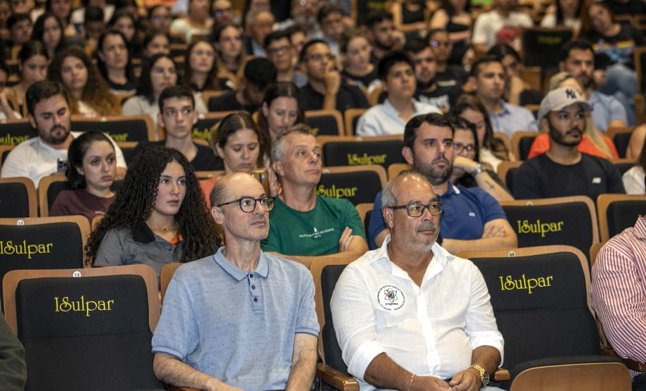 Portos do Paraná arrecada 300 quilos de alimentos em palestra na Isulpar