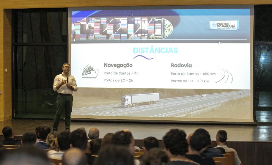 Portos do Paraná arrecada 300 quilos de alimentos em palestra na Isulpar