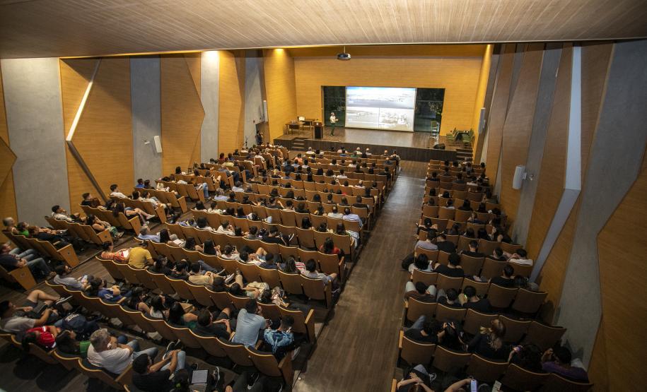 Portos do Paraná arrecada 300 quilos de alimentos em palestra na Isulpar