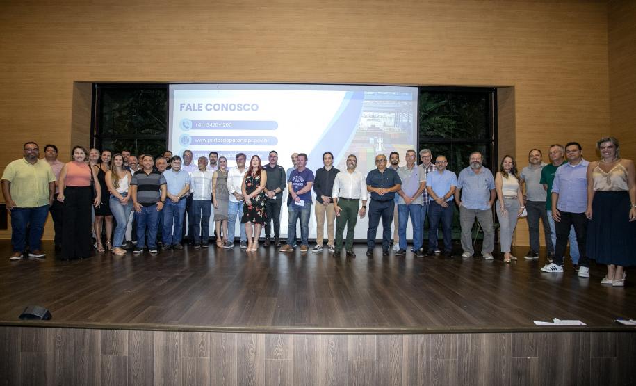 Portos do Paraná arrecada 300 quilos de alimentos em palestra na Isulpar