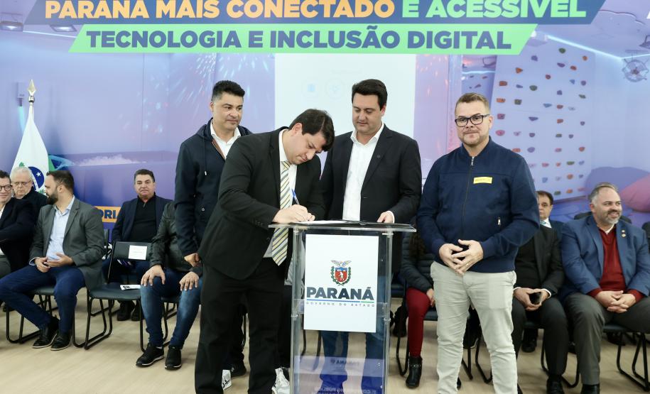 Governador libera R$ 1,5 milhão em sala de coworking no Porto de Paranaguá
