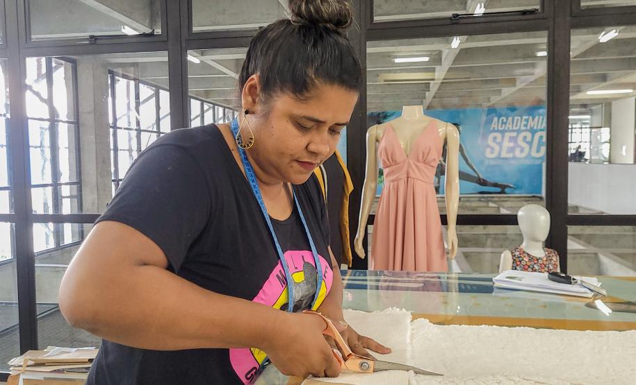 Curso gratuito de Corte e Costura da Portos do Paraná segue até agosto